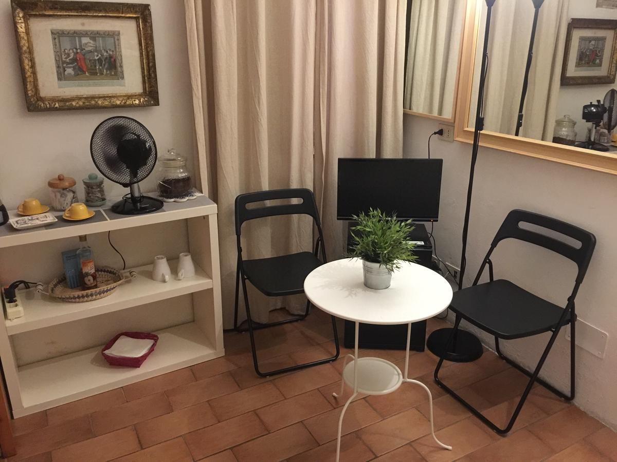 Small Navona Studio Рим Екстер'єр фото